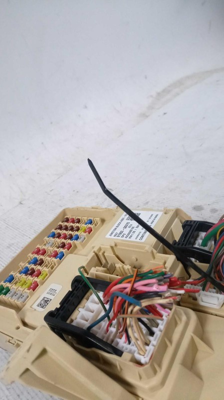 2021 KIA Seltos Fuse Box Assembly Grey 2711066 13000 Mileage Used Parts