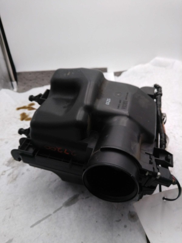 Used Air Cleaner Assembly fits: 2016 Nissan Juke 1.6L MR16DDT Grade B