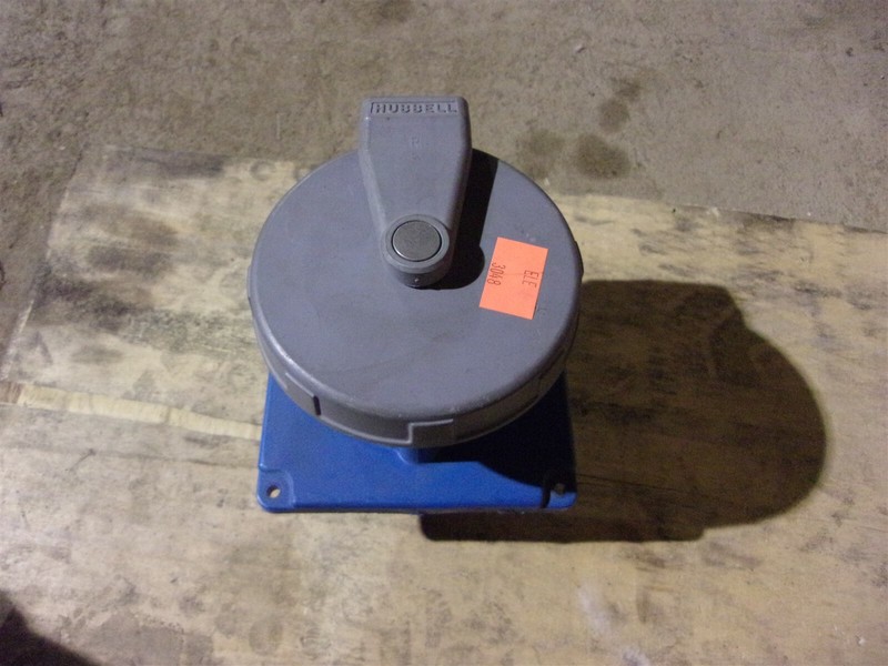 NEW Hubbell 5100R9W Watertight Receptacle *FREE SHIPPING*