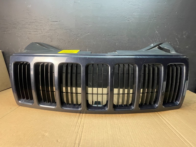 2008 2009 2010 Jeep Grand Cherokee Front Upper Grill Grille OEM AC5325 DG