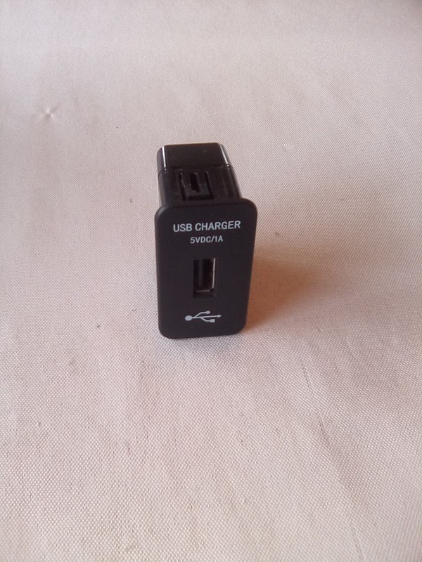 Paccar/Molex 795405002 USB Port Charger 5VDC/1A