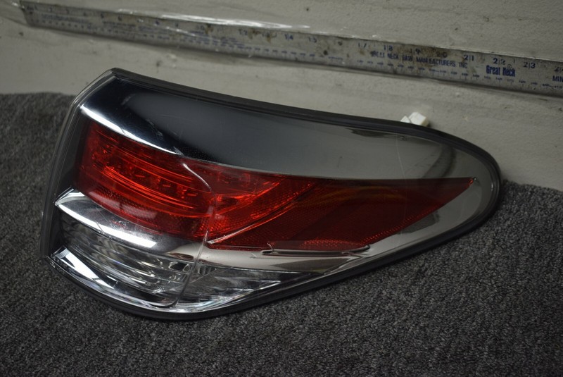 TOYOTA TAIL LIGHT FACTORY OEM
