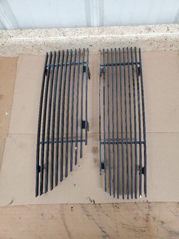 Passenger Right Grille Excluding SRT8 Black Bars Fits 05-07 MAGNUM 284423
