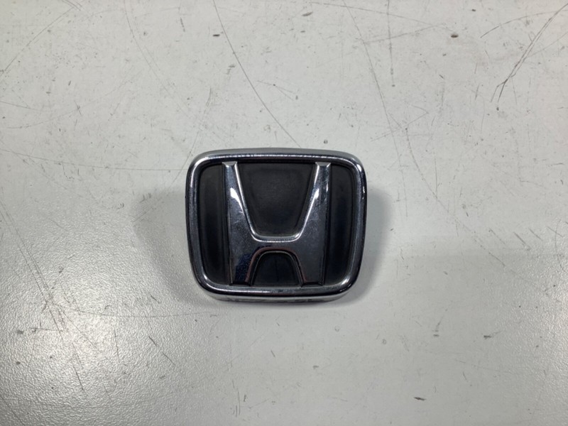93-95 Honda Civic Coupe Rear Center Emblem 75701-SR8-A00 OEM