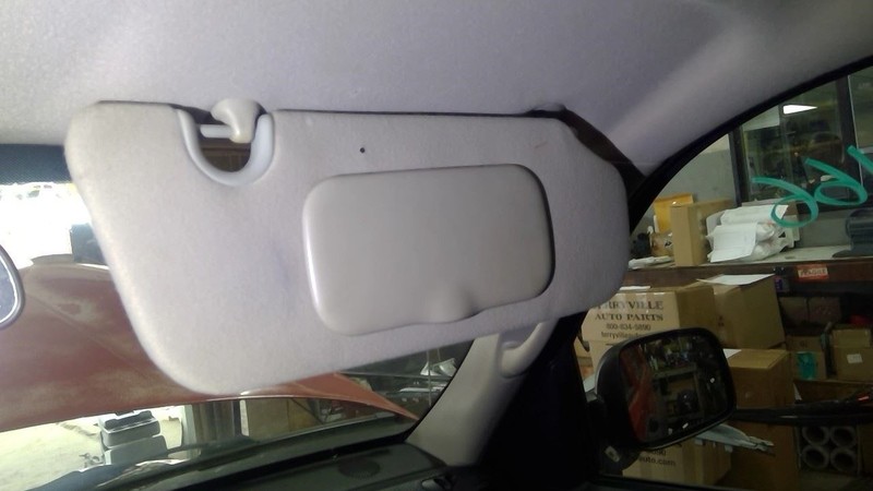 Passenger Right Sun Visor Illuminated Fits 04-07 LIBERTY 1786299
