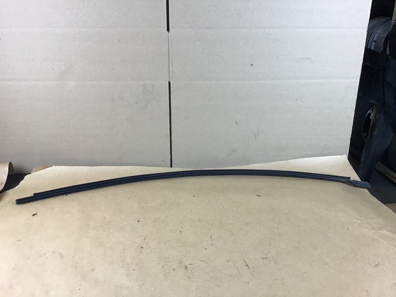 McLaren 570S 570 2017 Right Door Glass Weatherstrip Seal Molding Trim 15-19 :A