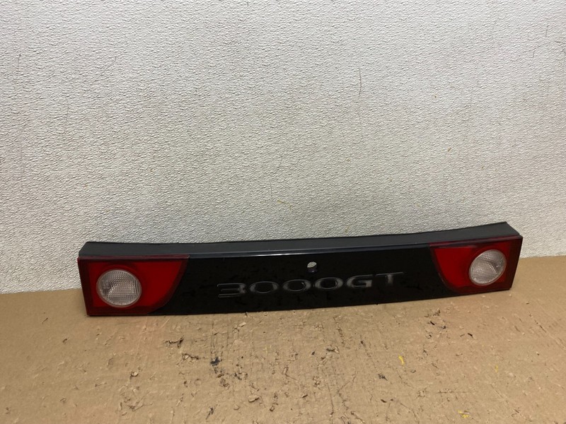 1995 to 1998 Mitsubishi 3000GT Rear Center Trunk Tail Light Panel R9899 DW