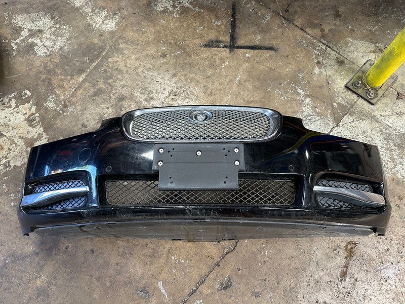 09-11 JAGUAR XF X250 FRONT BUMPER COVER Black OEM