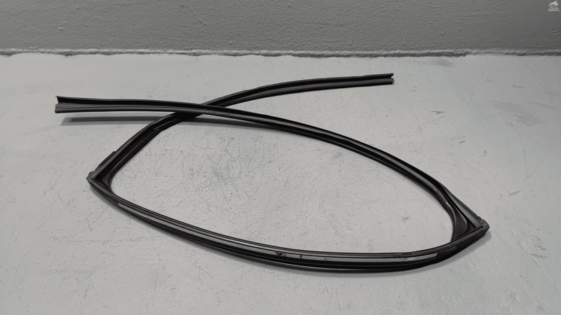 2017 - 2022 HONDA CR-V REAR DRIVER DOOR WINDOW GLASS RUN CHANNEL SEAL OEM