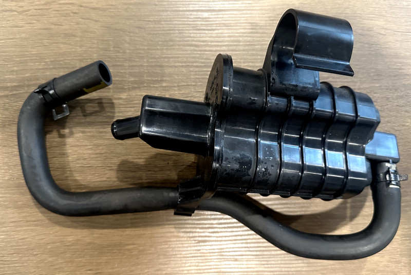 HYUNDAI / KIA VAPOR CANISTER OEM PART# 51421-4R501