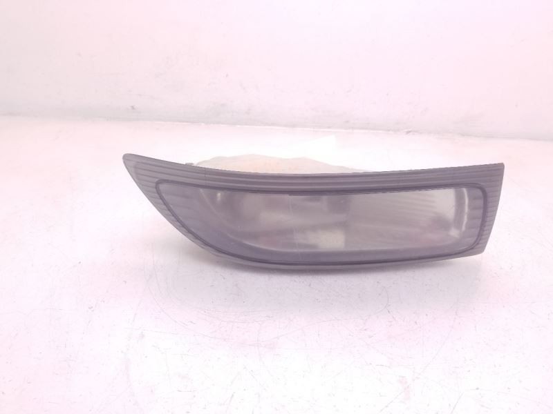 04-05 TOYOTA SIENNA PASSENGER SIDE FRONT BUMPER MOUNTED FOG LIGHT ASSEMBLY