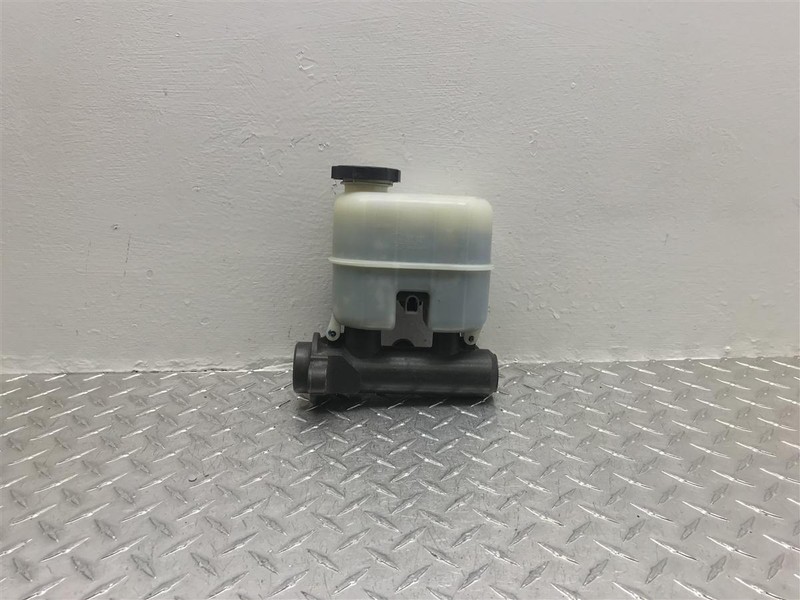 00 01 02 SIERRA SILVERADO TAHOE BRAKE MASTER CILINDER OEM 541-01199