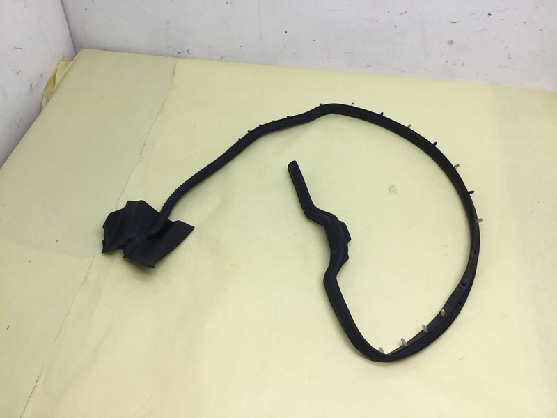 Maserati Quattroporte GTS Front Left Driver Gasket Weather Strip Seal 14-18 :A