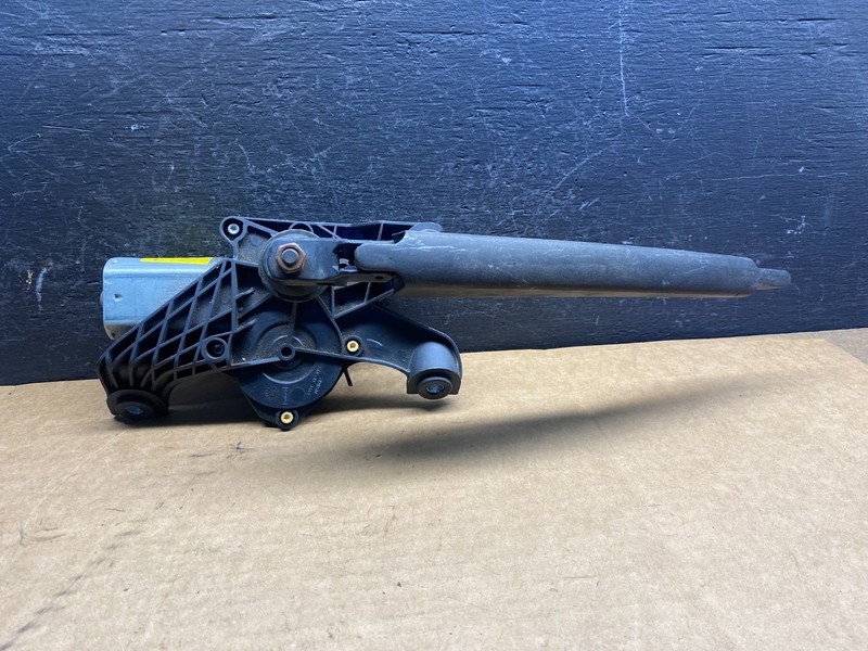 2007 to 2010 Ford Edge Licnoln MKX Rear Windshield Wiper Motor OEM AD7526DG