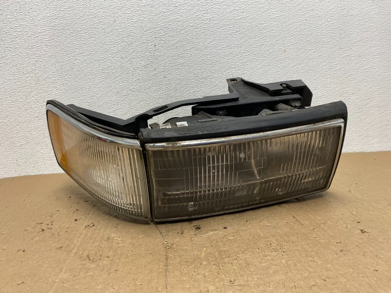 1994 1995 1996 Cadillac Deville Right Passenger Halogen Headlight AC6016 DW