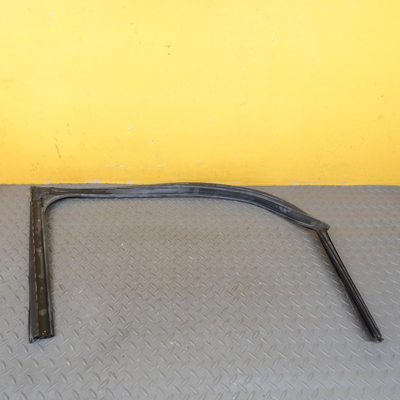 2018-2024 ALFA ROMEO STELVIO FRONT LEFT DOOR GLASS RUN WEATHERSTRIP SEAL OEM