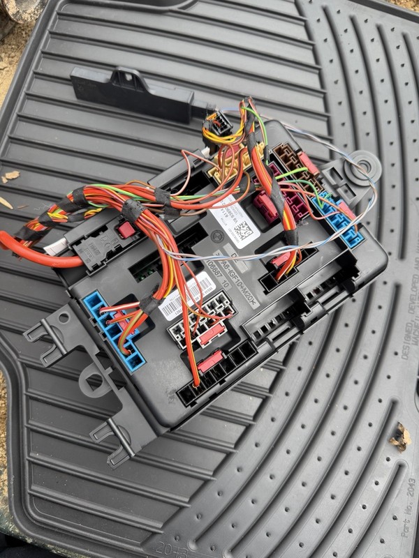 BMW F30 320i 328i 335i Rear Trunk Fuse Box Control Module 61149389072
