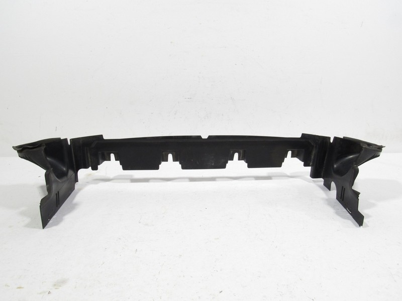 15-19 Land Rover Discovery Sport 2018 2.0L Radiator Lower Air Deflector Guide |