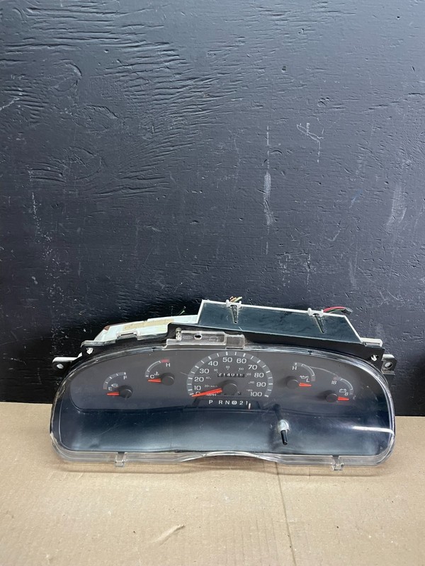 2001-2002 Ford Econoline E250 E350 Van Speedometer Instrument Cluster ab7834 DG