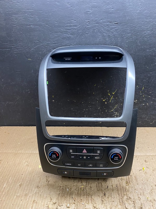 2014 2015 Kia Sorento Temp AC Climate Control Panel Trim 972501u585 V9972 DG