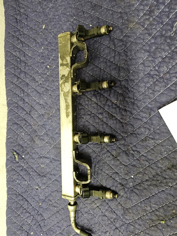 2013 Ford Transit Connect2.0LFuel Injector W/Rail