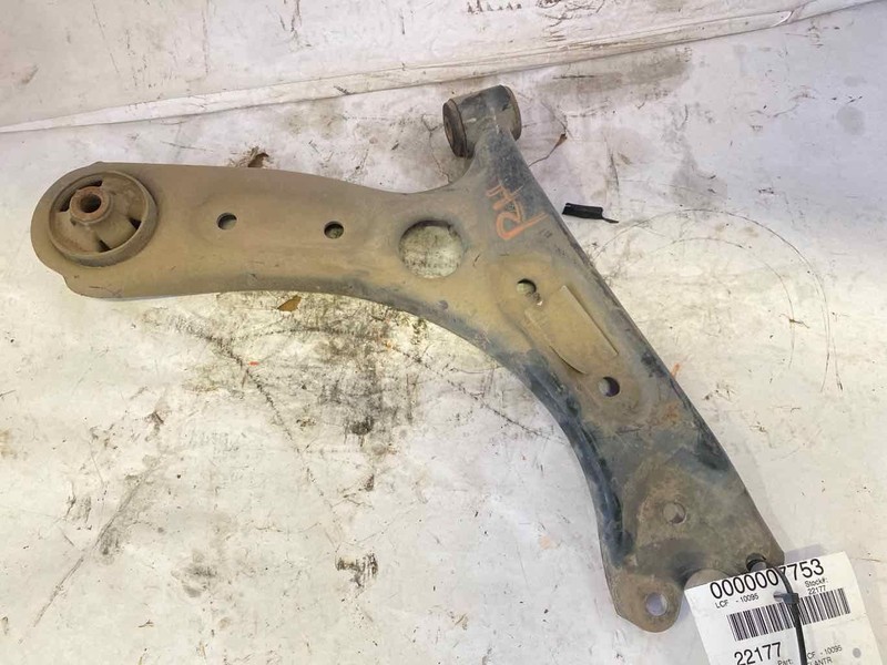 Lower Control Arm Front HYUNDAI ELANTRA Right 17 18 19 20