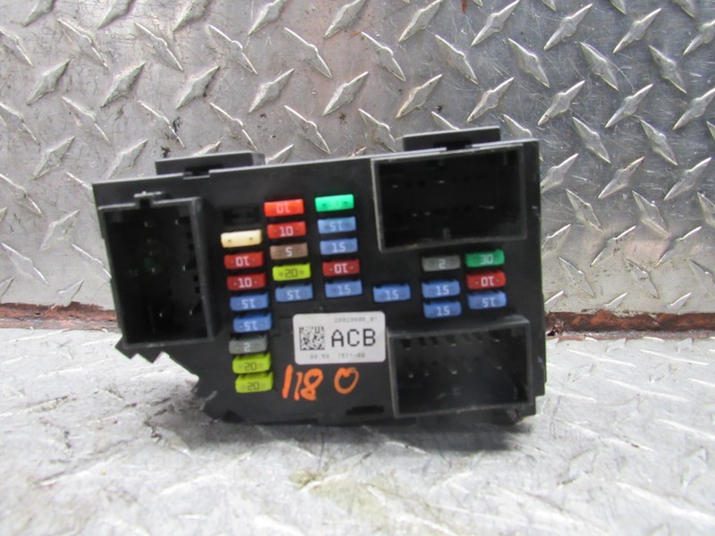 2007-2011 GMC YUKON INTERIOR UNDER DASH FUSE RELAY BOX CABIN FUSEBOX