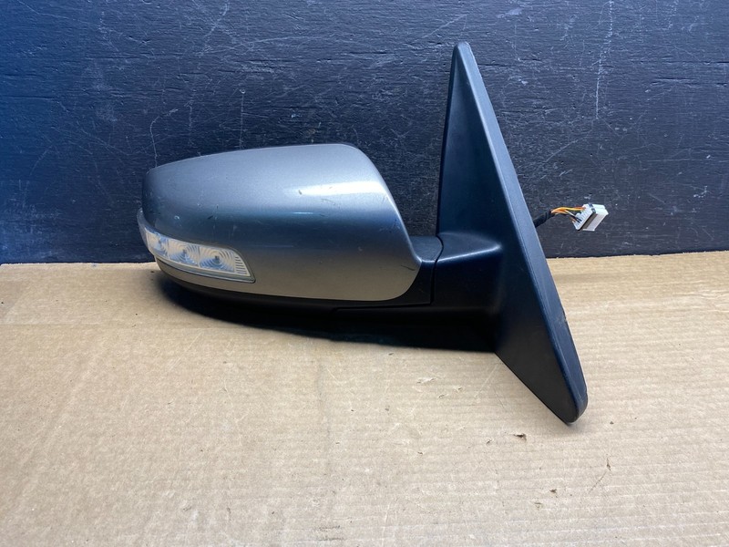 2011 to 2015 Kia Sorento Right Passenger Door Mirror Turn Signal OEM AD9691 DW
