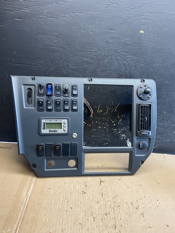 2018 Mack Dash Panel with Rocker Switches 84MT5102M CXU612 AB2275