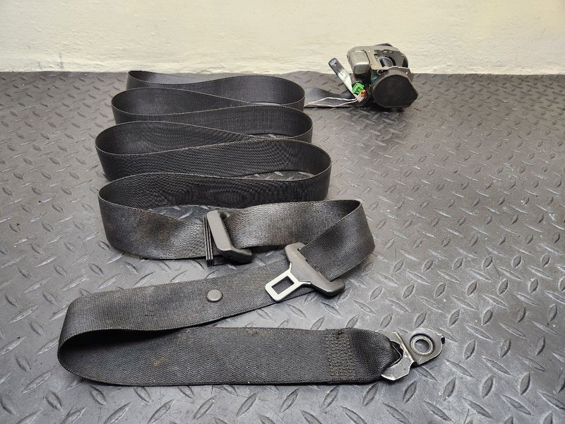 (10-18) Mercedes-Benz Sprinter Front Right Seat Belt Retractor OEM 9068600785