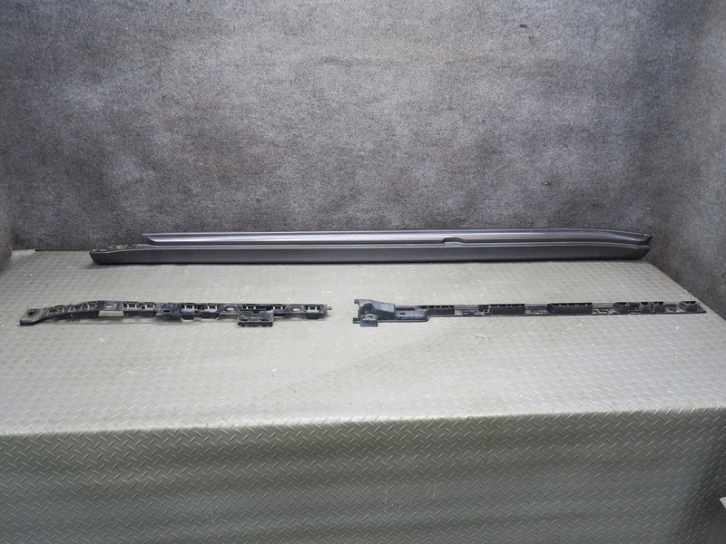 2015-2025 PORSCHE MACAN LEFT SIDE SKIRT ROCKER PANEL MOLDING MOUNT BRACKET SET