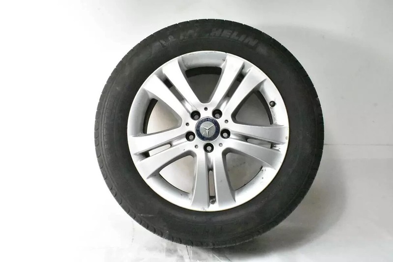 Mercedes W251 R350 R500 R320 8 x R18 18" Wheel Wheels Rim 2514011302 OEM