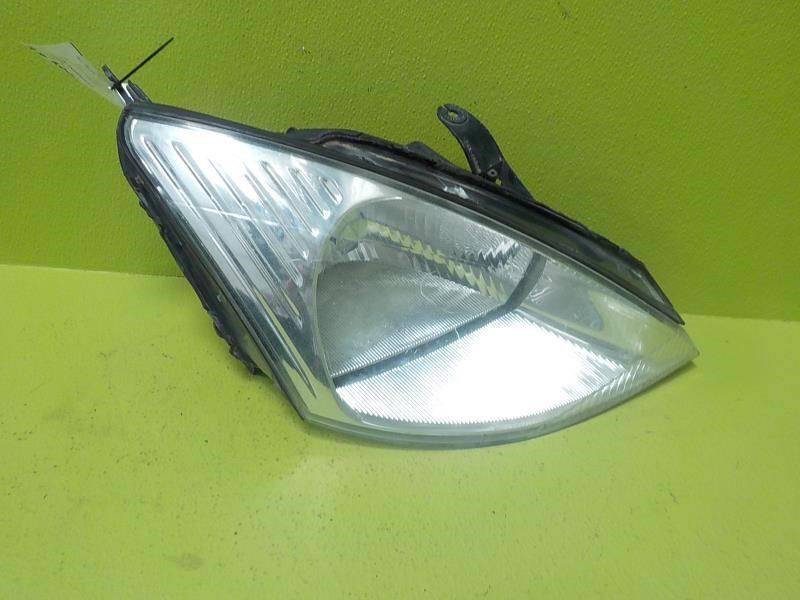 00-02 Ford Focus Right Passenger Headlamp Assembly OEM 3S4Z-13008-CC