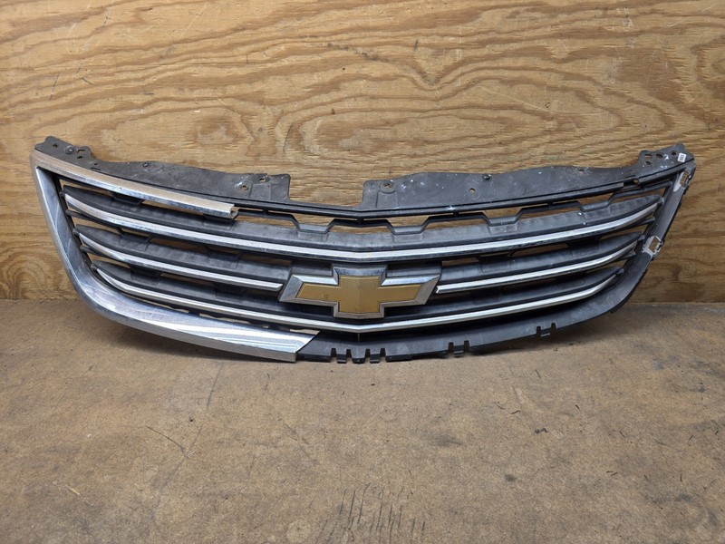2013 2014 15 2016 2017 Chevrolet Traverse Front Upper Grill Grille OEM "DAMAGED"