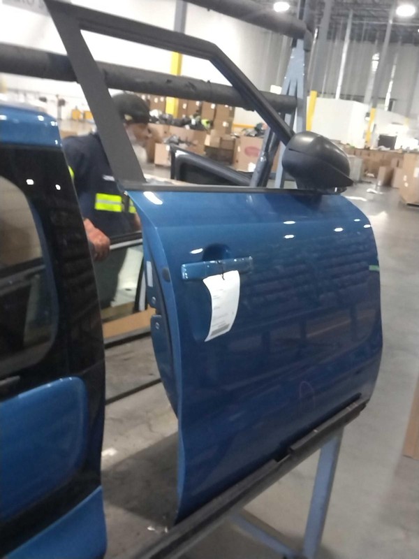 2018 KIA SOUL Right Front Door Blue 164064 Used 105K Miles OEM