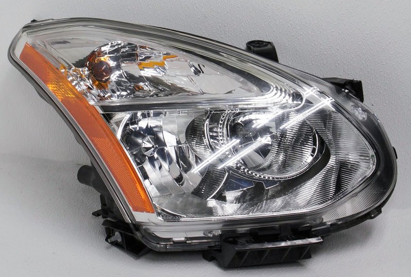 OEM Nissan Rogue Right Passenger Side Halogen Headlamp 26010-1VK0A (Tab Missing)