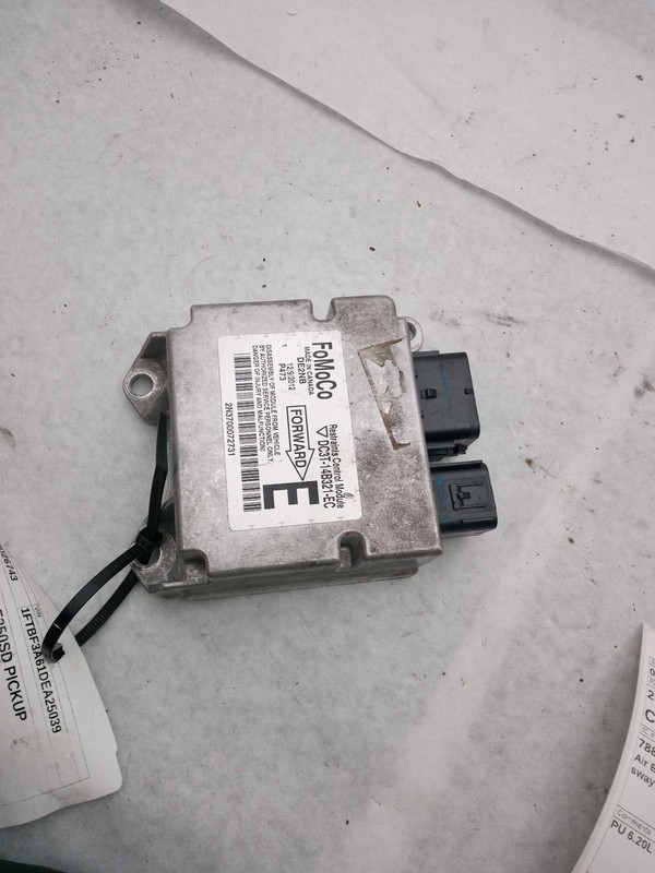 Used Air Bag Module fits: 2013 Ford F350SD PICKUP Air Bag center floor between f