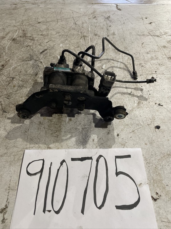 95-96 LEXUSLS400 BRAKE TRACTION ACTUATOR MODULE 47990-50040