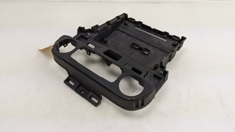 Radio Screen Display Mount Bracket Bezel Trim 84617666 2019 GMC Terrain 18 2020