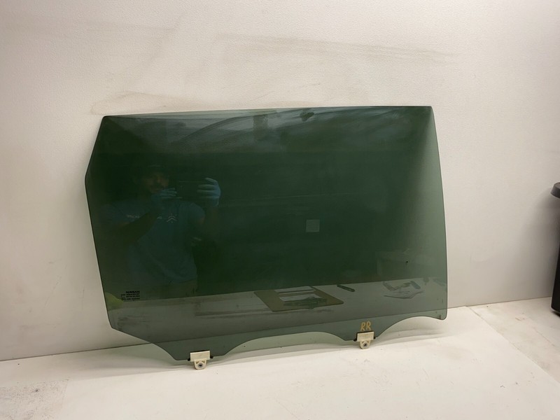 2014-2016 NISSAN ROGUE RIGHT REAR DOOR WINDOW GLASS OEM