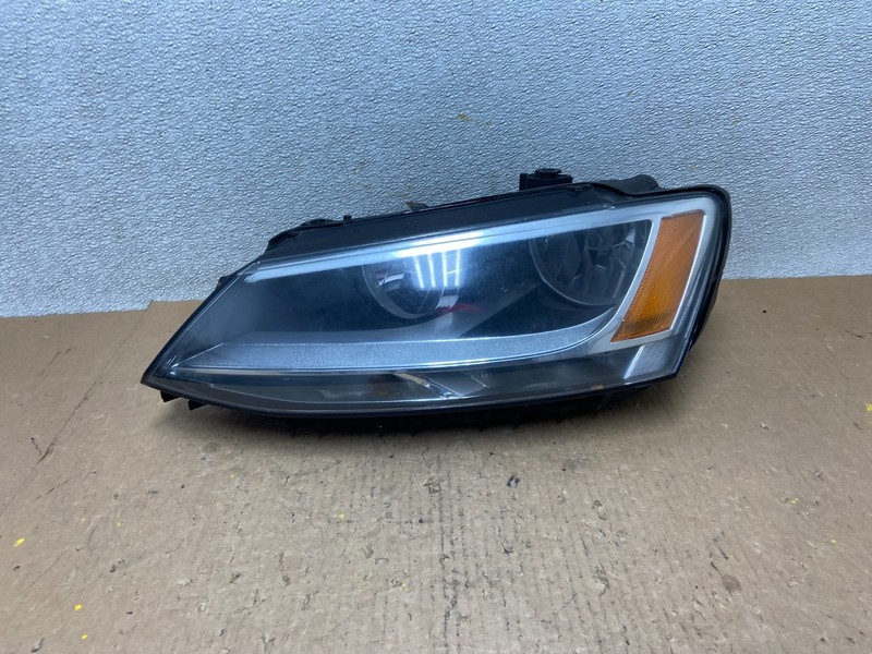 2011 to 2014 Volkswagen Jetta Left Driver LH Headlight Halogen Z8046 DW