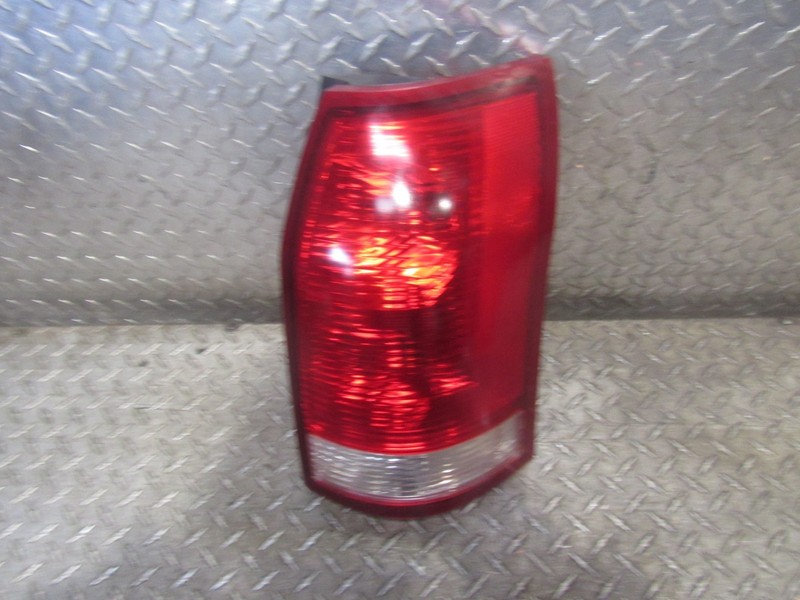 02 03 SATURN VUE RIGHT PASSENGER REAR TAIL LIGHT BRAKE LAMP TAILLIGHT ASSEMBLY