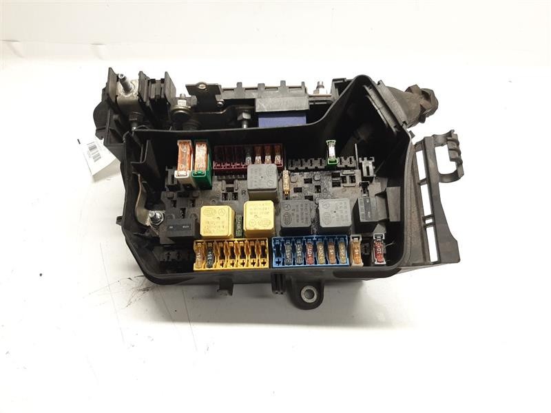 Mercedes 156 GLA250 Front Fuse Box Control Module Engine Bay