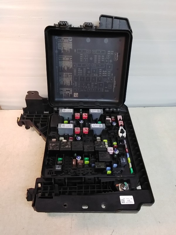 Freightliner Cascadia Power Distribution Module VPDM Fuse Panel A06-90283-000