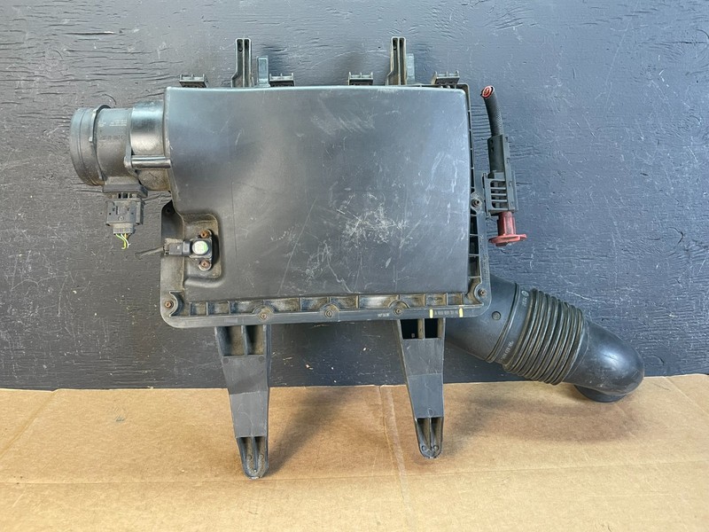2010 to 2018 Mercedes-Benz Sprinter 2500 3.0L Air Cleaner Box OEM ae0891 DG