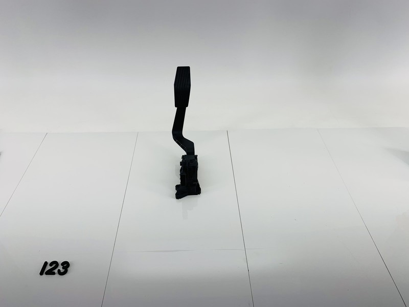 15-18 JEEP RENEGADE 2.4L L4 GASOLINE ENGINE THROTTLE GAS ACCELERATOR PEDAL OEM