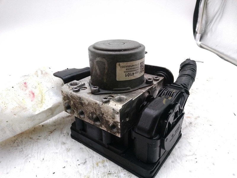 2016 Chevrolet Impala ABS Pump & Motor Assembly OEM 22760041 110K Miles