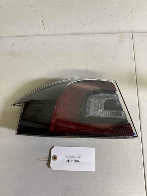 12-20 Tesla S Rear Left LH Driver Side Outer TAILLIGHT Tail Light 11084 B161