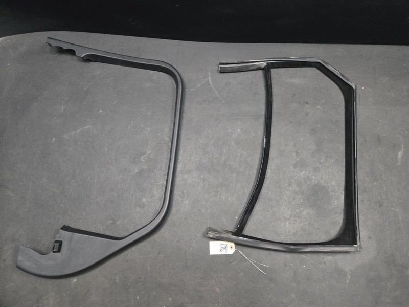 2PC Rear Right Door Window Trim + Weatherstrip Set 2018 Range Rover Velar 19-22