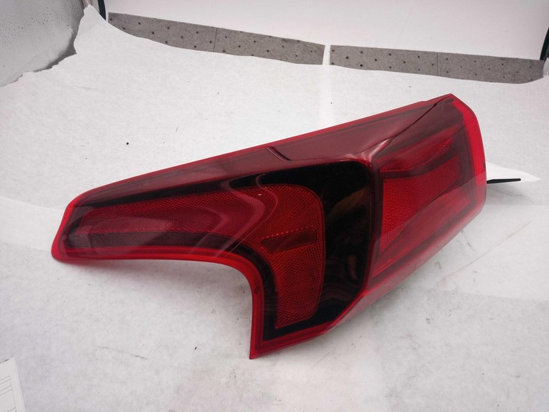 2020 Hyundai Santa Fe Left Tail Light Assembly Grey 700152 Used 48K Miles